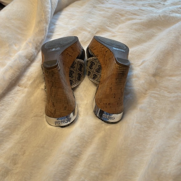 Guess slides 8-1/2 like new, taupe with black logo print and crystal trim - Picture 7 of 7